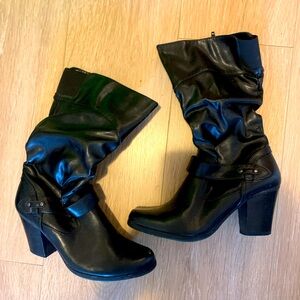 Black Boots - White Mountain - size - 7 1/12